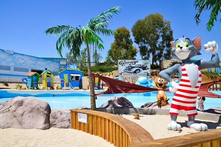 Parque Warner Beach Water Park from Central Madrid
