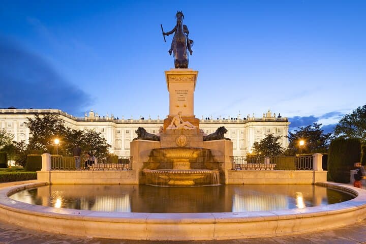 Palace facade and statue of Philip IV