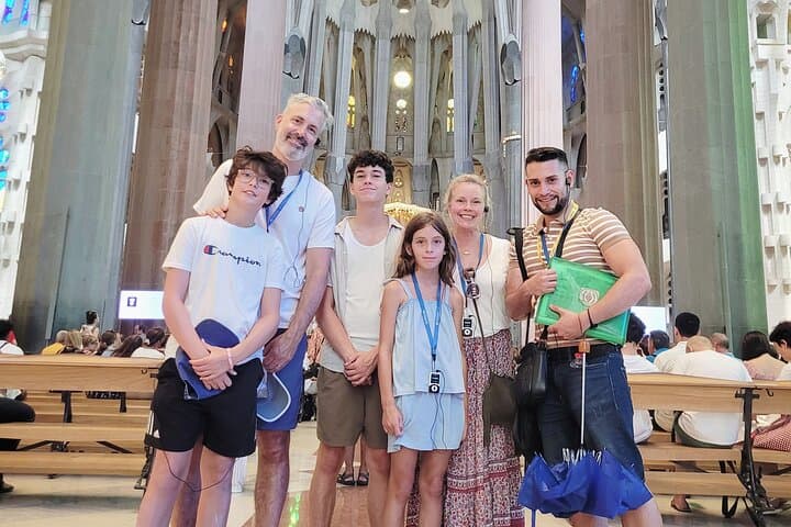 Sagrada Familia: Small Group Tour, hotel pick-up with Fast-Track