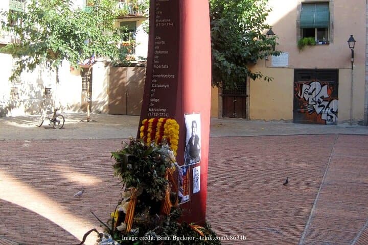 Explore El Born District: Private Half-Day Walking Tour