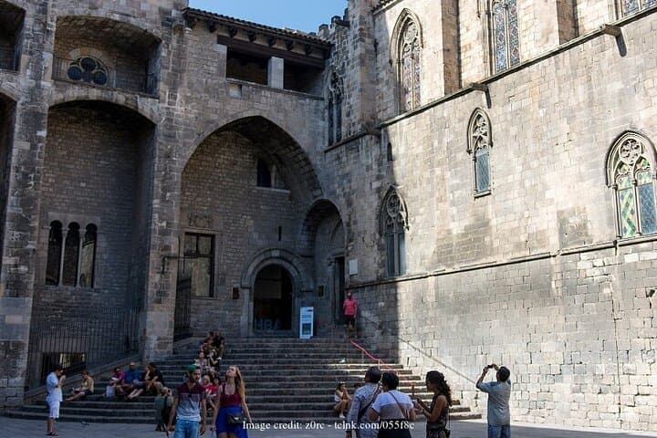 Explore El Born District: Private Half-Day Walking Tour