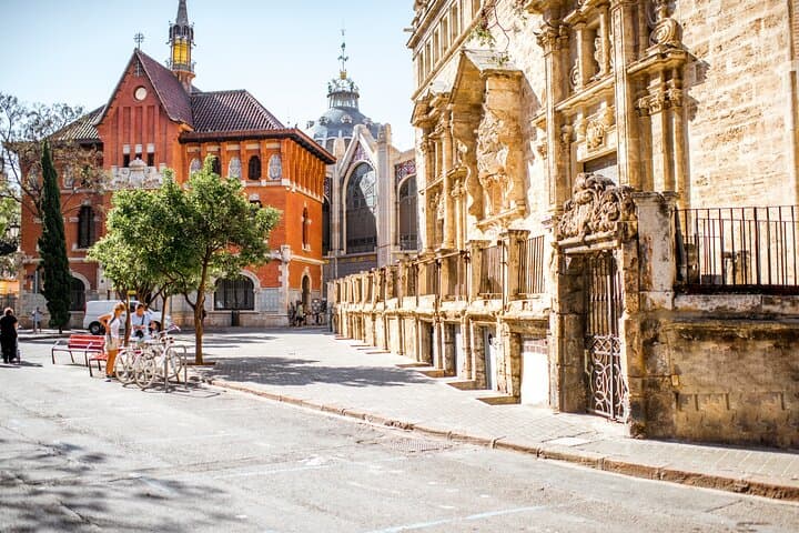 Explore Valencia in 60 minutes with a Local