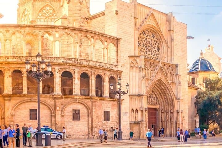 In Love with Valencia: A Self-Guided Tour of its Landmarks