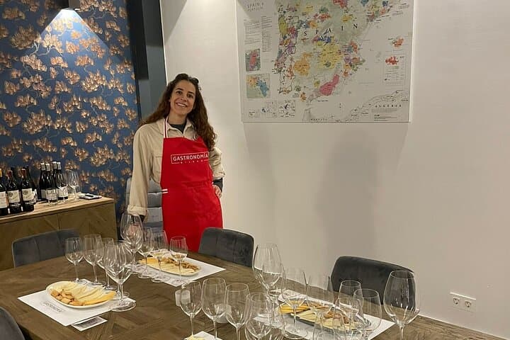 Rioja & Txakoli Wine Tasting in Bilbao with a Local Sommelier