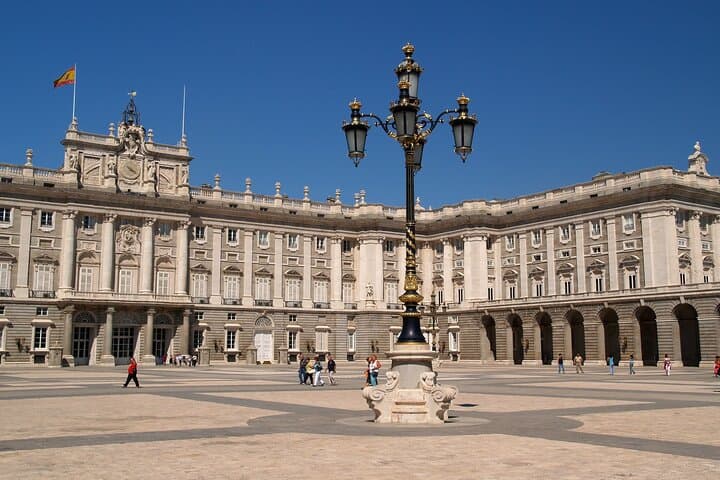 Madrid Royal Palace Private Guided Tour for Children and Families