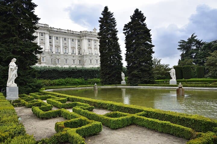 Madrid Royal Palace Private Guided Tour for Children and Families