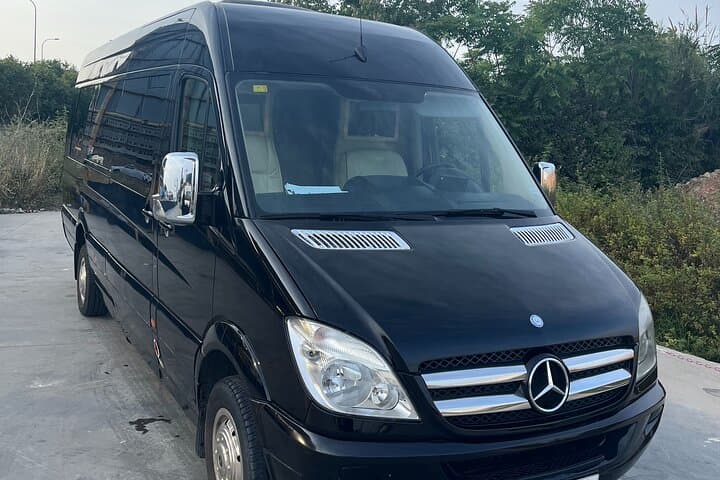 Private Transfer from Barcelona Airport to Barcelona Center Port