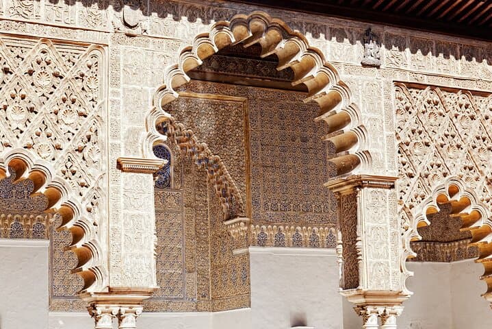 Sevilla: Guided tour to the Alcazar + Cathedral and Giralda