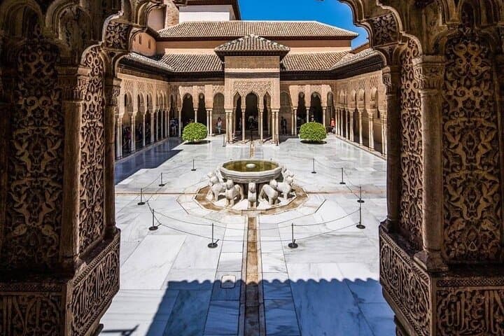 Granada : Alhambra Prestige Group Tour (VIP tickets included)