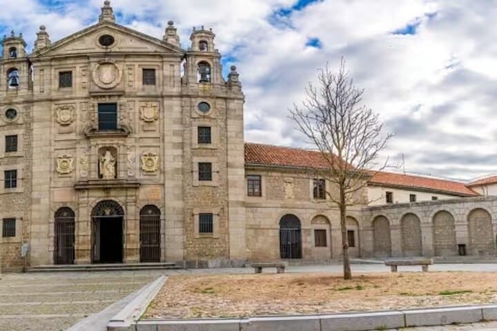 Avila and Segovia Private Minivan Tour from Madrid