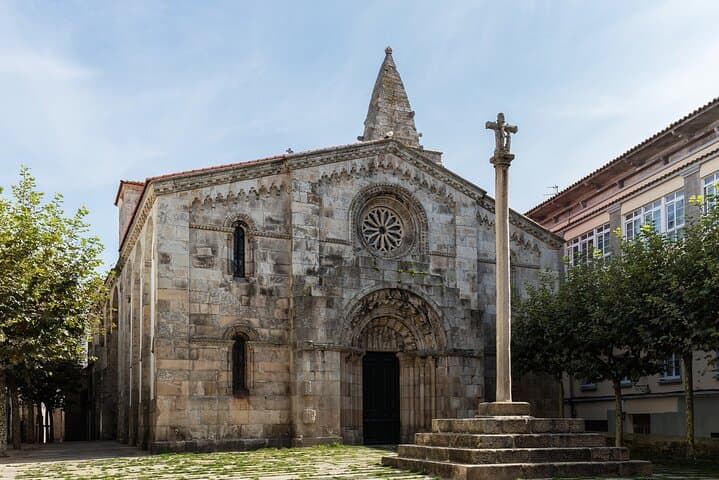 A Coruña Self-Guided City Walking Tour & Scavenger Hunt