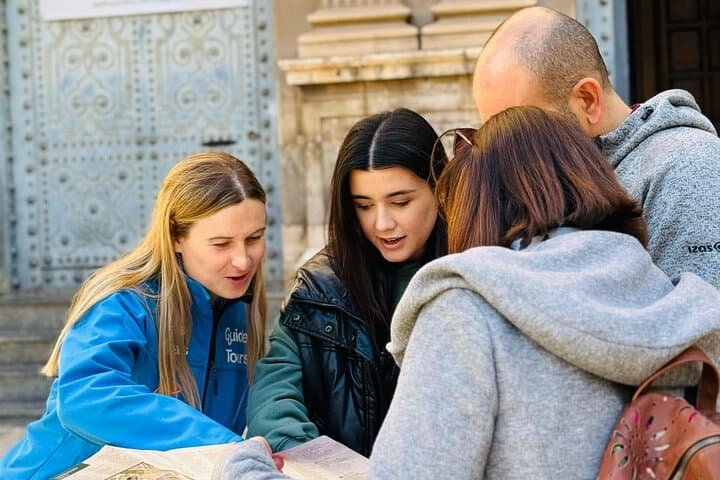 Valencia: Guided Treasure Hunt and Outdoor Escape Game