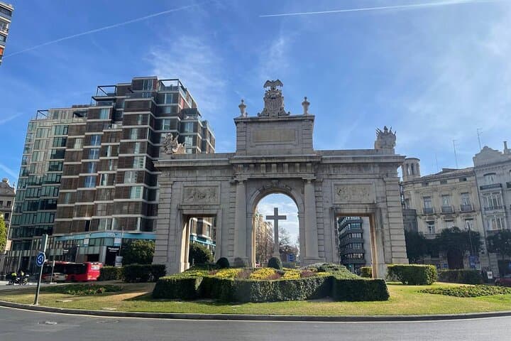 Valencia: Top 25 Highlights Guided Bike Tour