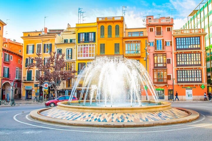 Valencia Family Discovery Private Tour - Squares & Gardens