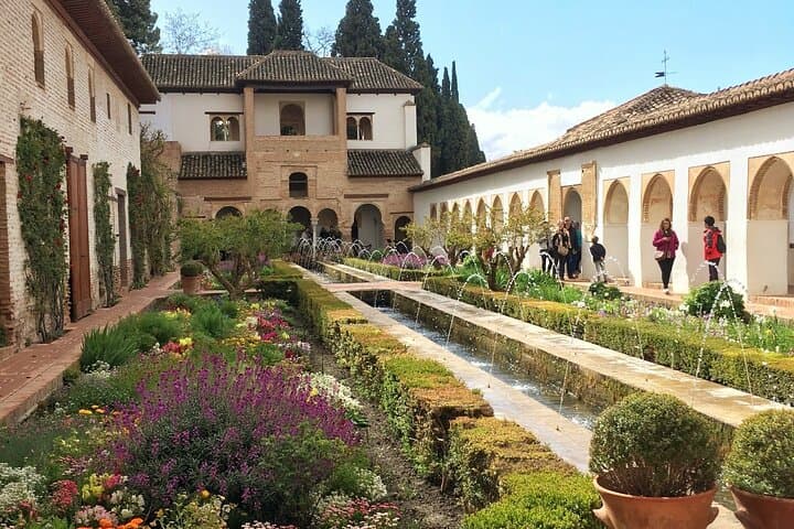 Official Guide to visit Alhambra (tickets NOT included)