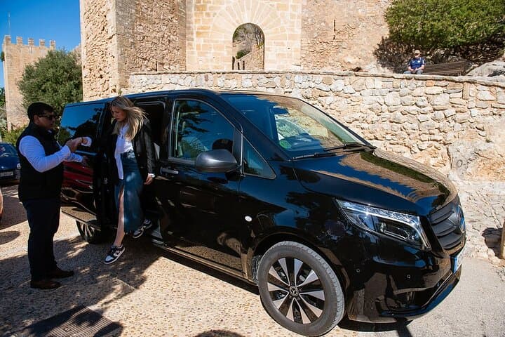 Our drivers are professionals with more than 20 years of experience.