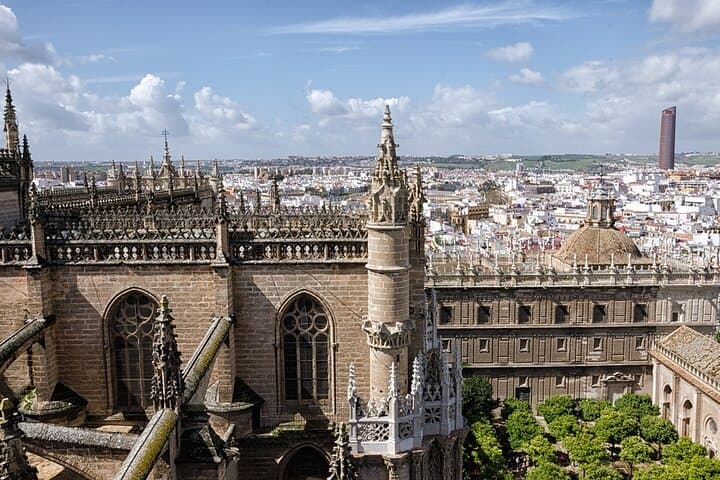 Tour to the Cathedral and the Giralda with Admission Included in Seville