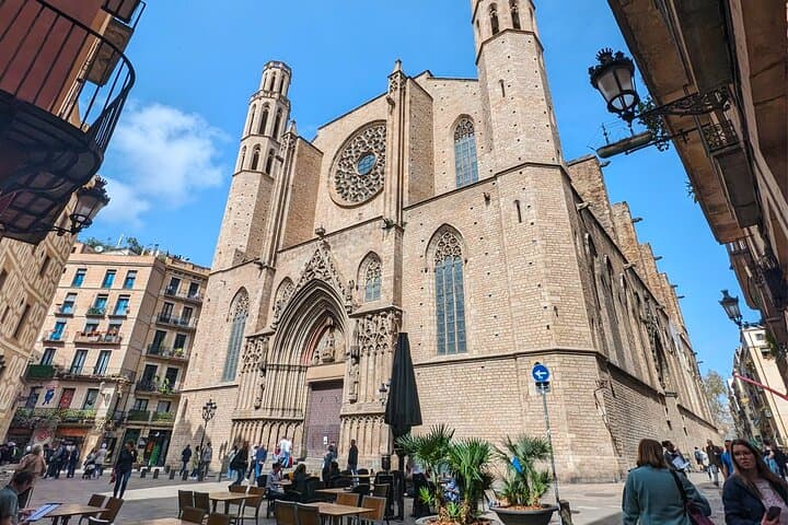 Barcelona Old Town Private Tour: Past and Present