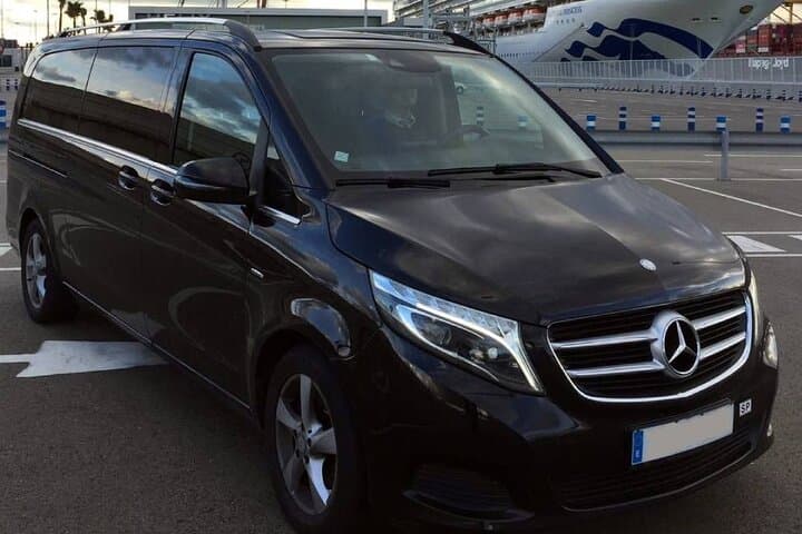 Mini Van for upto 7 Pax