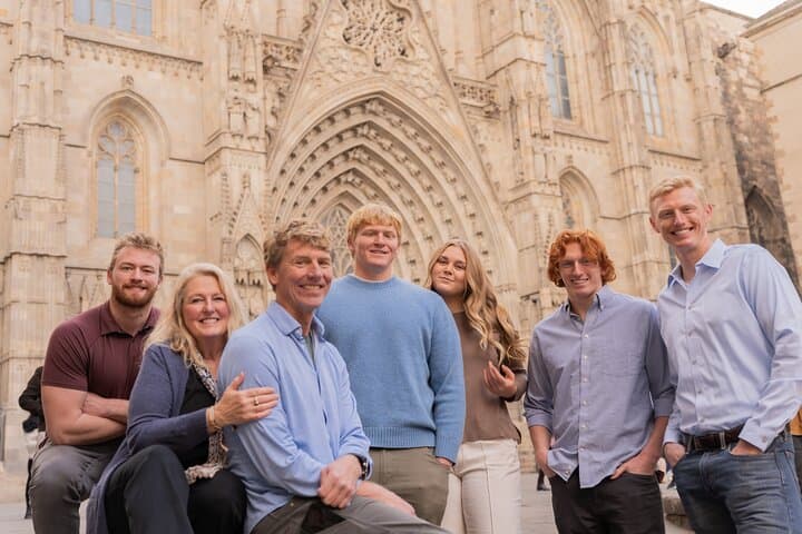 Barcelona Private Photoshoot at Cathedral & Kiss Wall