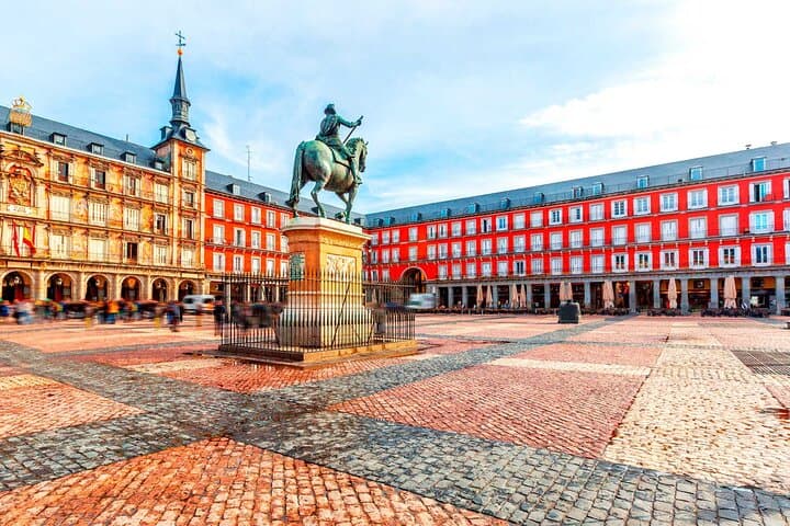 Madrid Walking Tour: Sol, Plaza Mayor, Royal Palace, Gran Via