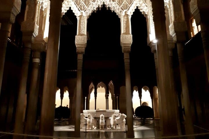 Courtyard of the Lions at night