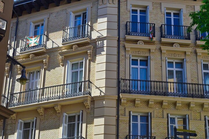 Pamplona Uncovered: Ultimate Legends & Bull Run Walking Tour