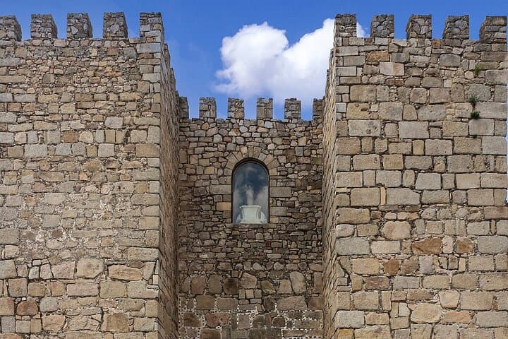 Trujillo Highlights: Pizarro’s City, Palaces & Medieval Castle