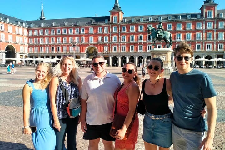 Madrid Local Tapas & History Tour with Dinner