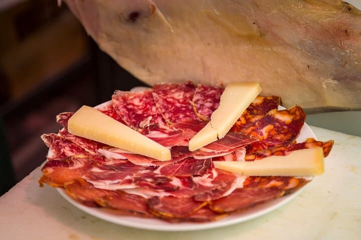 Madrid Local Tapas & History Tour with Dinner