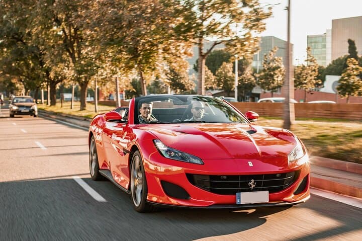 20 min Barceloneta and the Beach Supercar City Tour