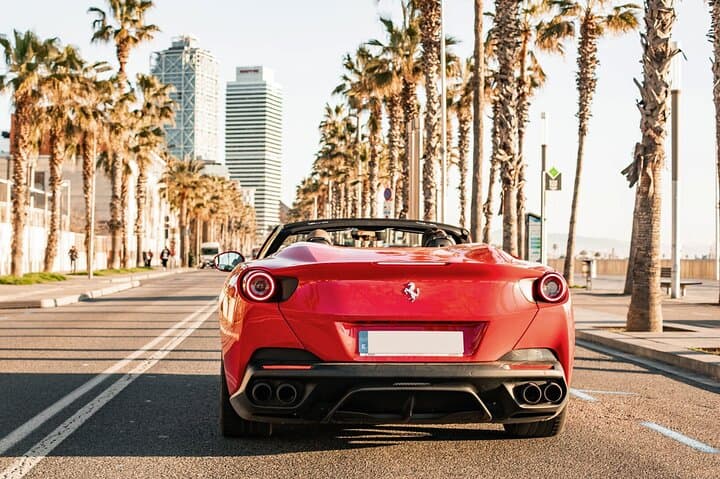 20 min Barceloneta and the Beach Supercar City Tour