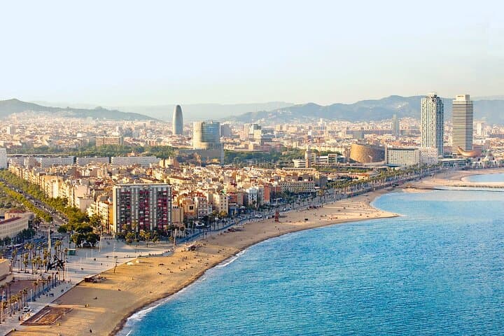 20 min Barceloneta and the Beach Supercar City Tour