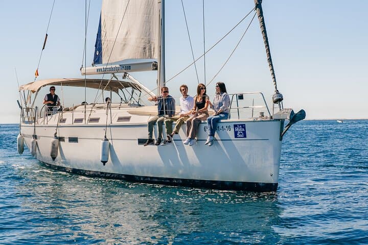 Barcelona: Gourmet Wine & Cheese Sailing cruise Experience