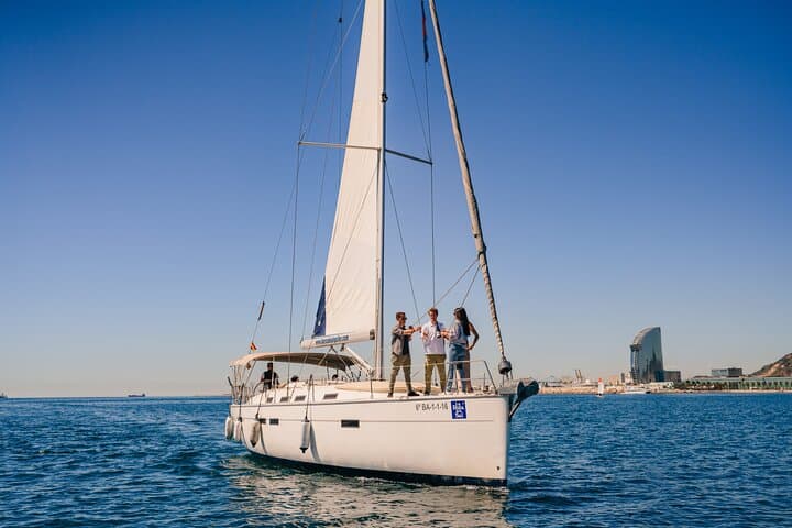 Barcelona: Gourmet Wine & Cheese Sailing cruise Experience