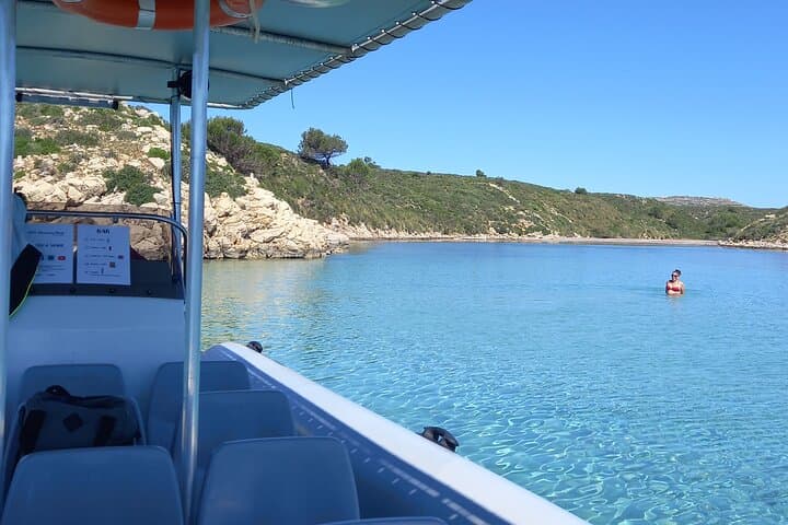 Speedboat excursion through the coves of northern Menorca