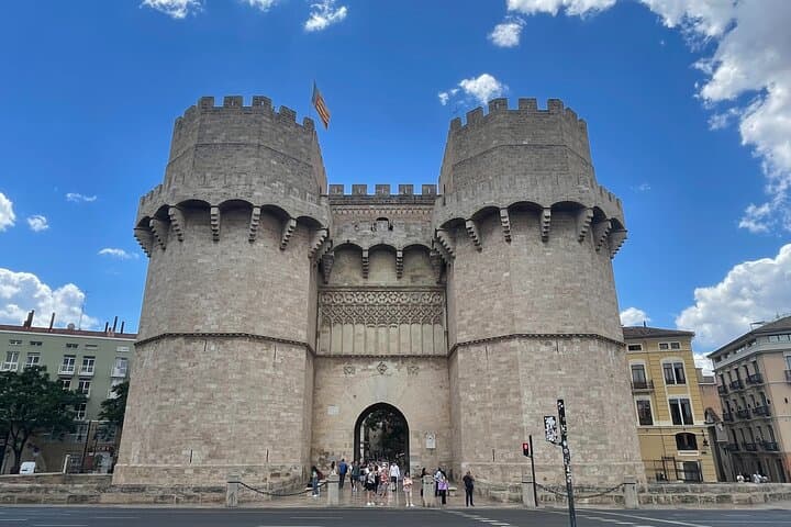 Valencia: Top 25 Highlights Guided Bike Tour