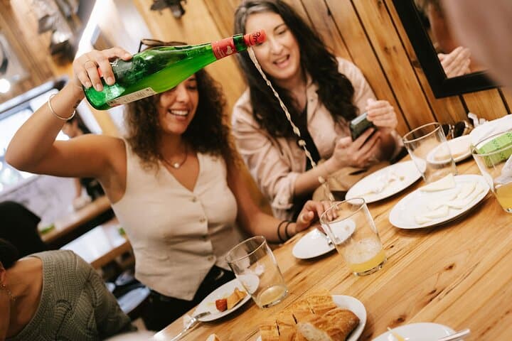 San Sebastian Centro Neighborhood Pintxos & Wine Tour