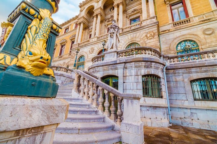 Bilbao Scavenger Hunt & Highlights Self-Guided Walking Tour
