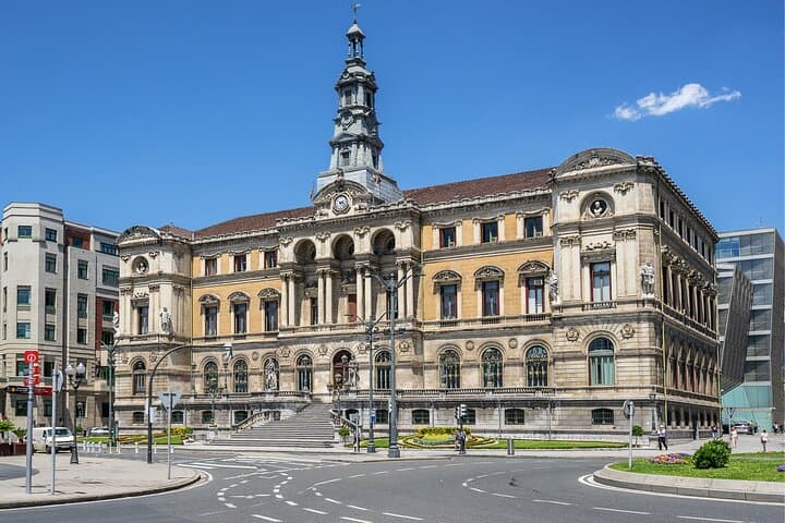 Bilbao Scavenger Hunt & Highlights Self-Guided Walking Tour