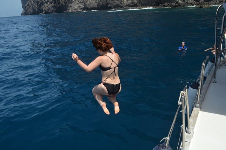 Bathing in the Giants Cliffs