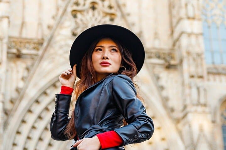 Barcelona Private Photoshoot at Cathedral & Kiss Wall
