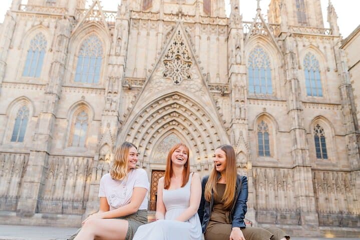 Barcelona Private Photoshoot at Cathedral & Kiss Wall