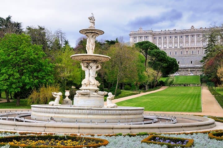 Madrid Royal Palace Private Guided Tour for Children and Families