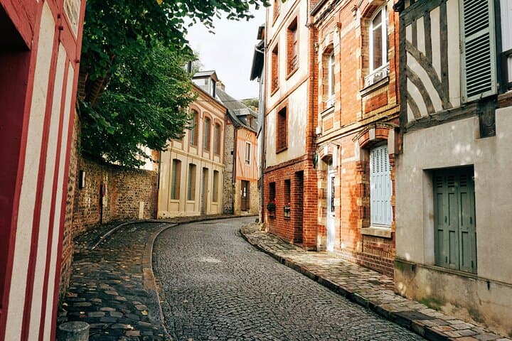 Tour of villages in the French Basque Pyrenees Sare, Ainhoa and Espelette