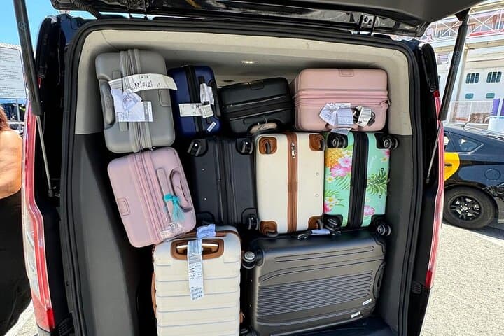 Private Taxi transfer from Barcelona Cruise port to Airport
