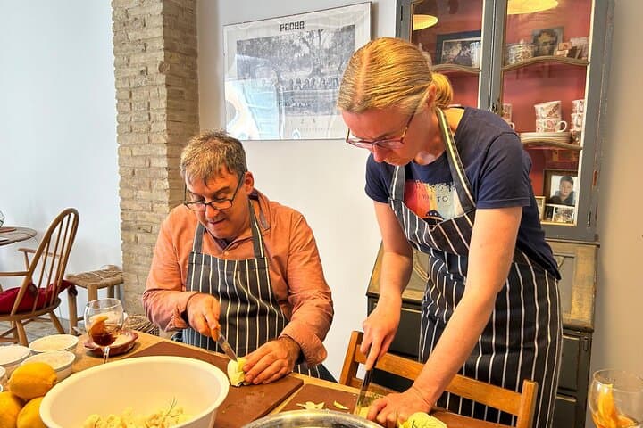 Make Valencian 'Pizza' in Ruzafa
