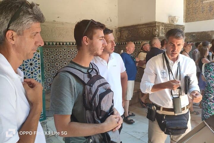 Our main guide Santiago explaining the "Patio de las Doncellas" inside the Royal Alcazar.