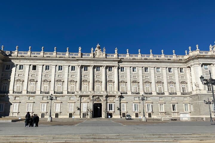 Prado Museum and Royal Palace Guided tour transportation included