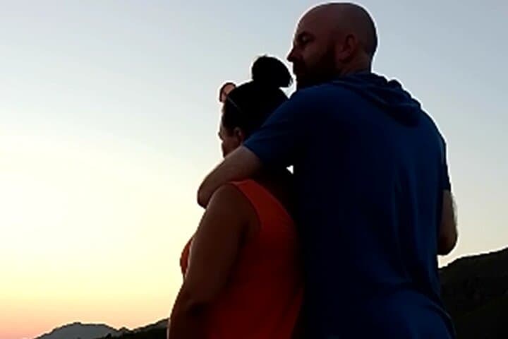 Surprise your loved one: Jeep tour with dinner and wine under sky